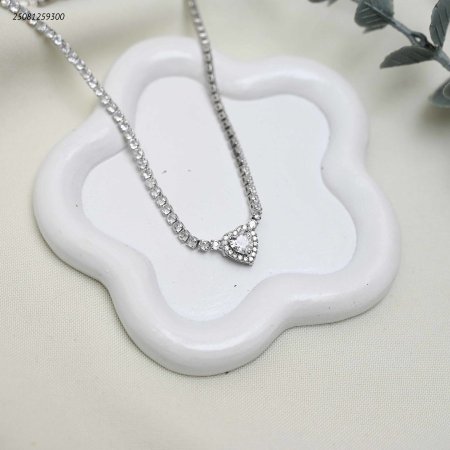 سنسال مع حجر شكل قلب واحجار الزركون