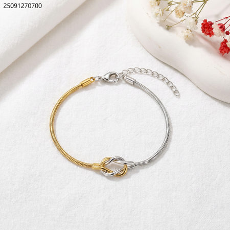 اسوارة بعقدة أنيقة