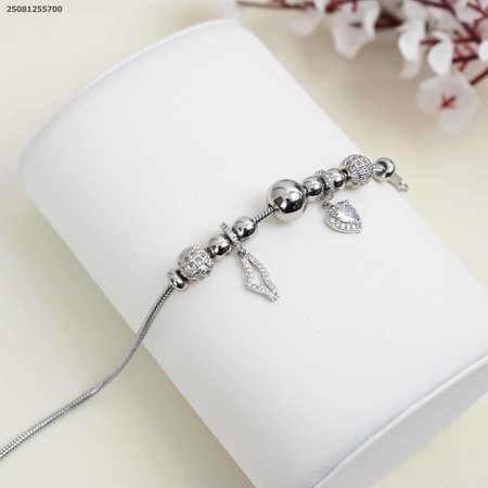 اسوارة ماركة مع تعليقات خارطة وقلب