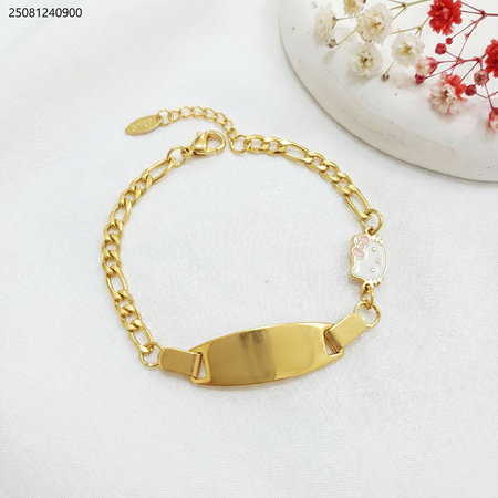 اسوارة مع مستطيل حفر مع شكل هيلو كيتي على الجانب