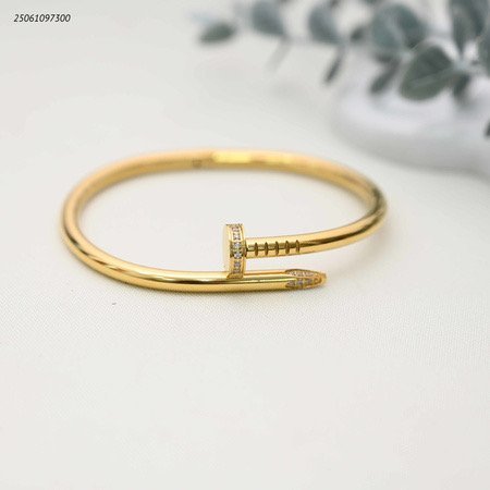 اسوارة شكل مسمار