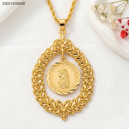 عقد الدمعة الكلاسيكي بإطار الغار وتعليقة بنقش إغريقي