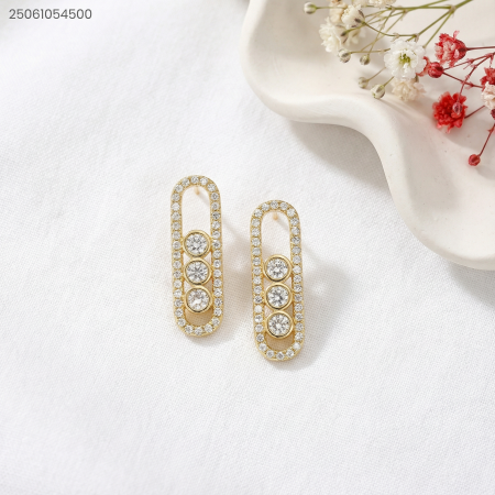 حلق ماركة بيضاوي الشكل مع زركون