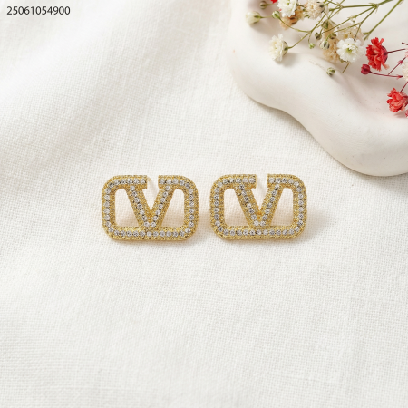 حلق شكل ماركة مع زركون