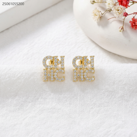 حلق شكل ماركة مع زركون