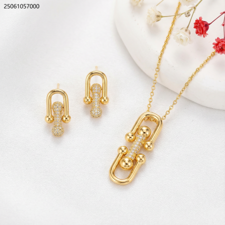 طقم سنسال و حلق بشكل حلقات متصلة مع زركون