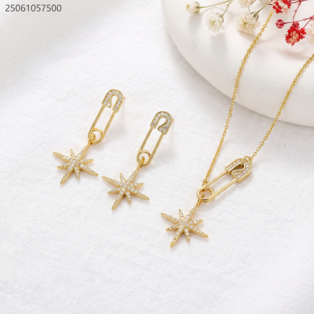 طقم سنسال و حلق شكل دبوس مع نجمة