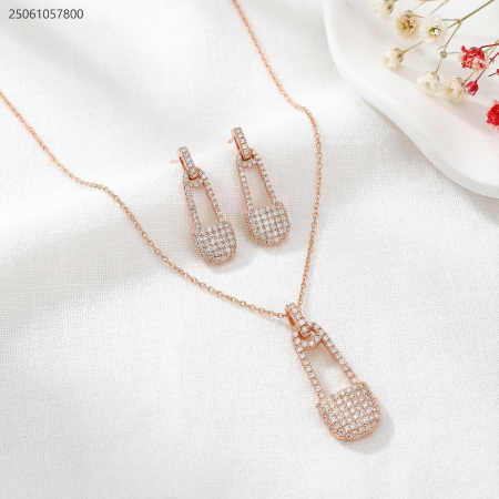 طقم حلق و سنسال شكل دبوس