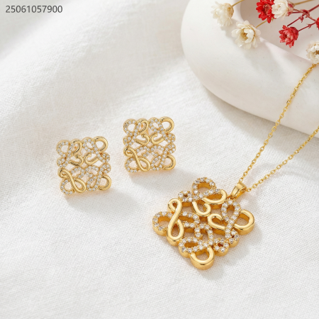 طقم سنسال و حلق شكل مربع ماركة