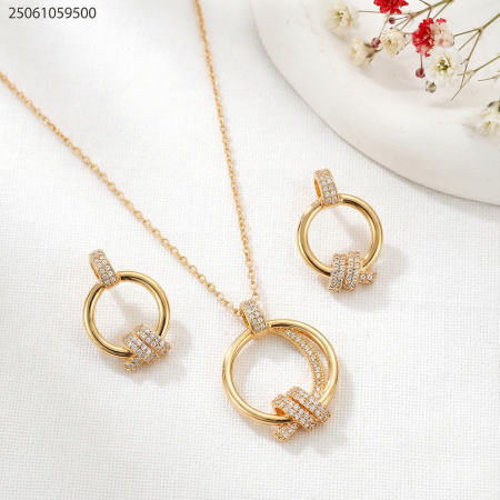 سنسال و حلق شكل دائري و قطعة مبرومة بزركون