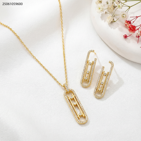 طقم سنسال و حلق شكل ماركة