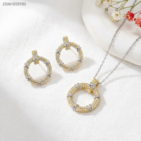 طقم سنسال و حلق شكل دائرة مفرغة مع زركون