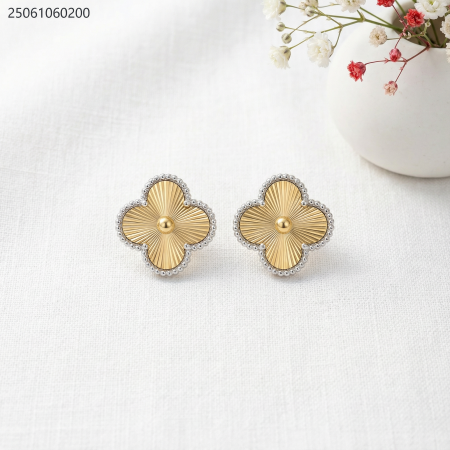 حلق ماركة شكل وردة رباعية مع زركون