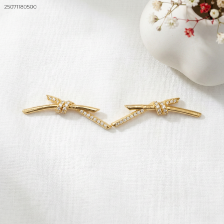 حلق أنيق مرصع