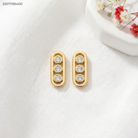 حلق شكل بيضاوي مع زركون أنيق