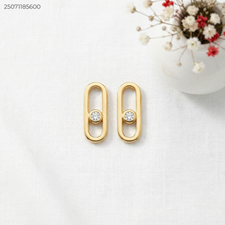 حلق شكل بيضاوي مع زركون أنيق