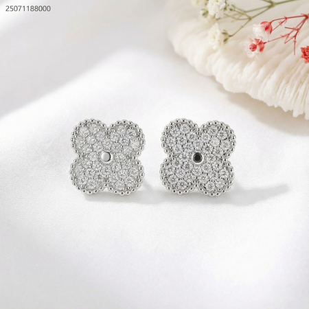 حلق فان كليف مع زركون